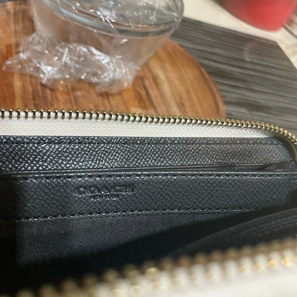 Coach Turnlock Bow Leather Zip Wallet in Chalk - Picture 5 of 9